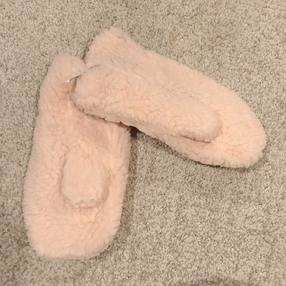 GAP Kids Fluffy Blush Mittens